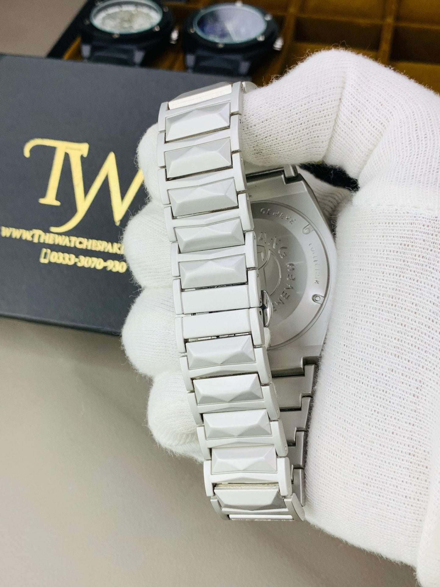 Diamond Cut Spider Silver Grey