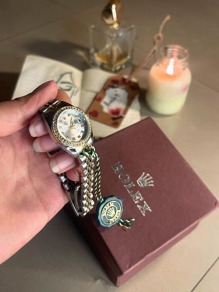 Stylish Two Tone For Her Mini Dial