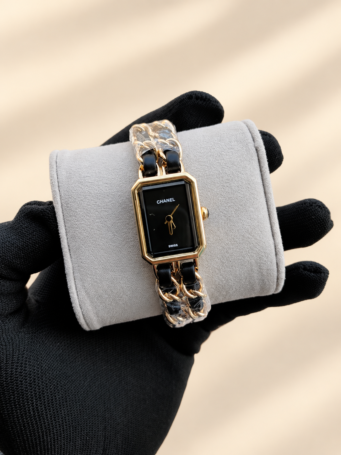 Channel Black Wrist