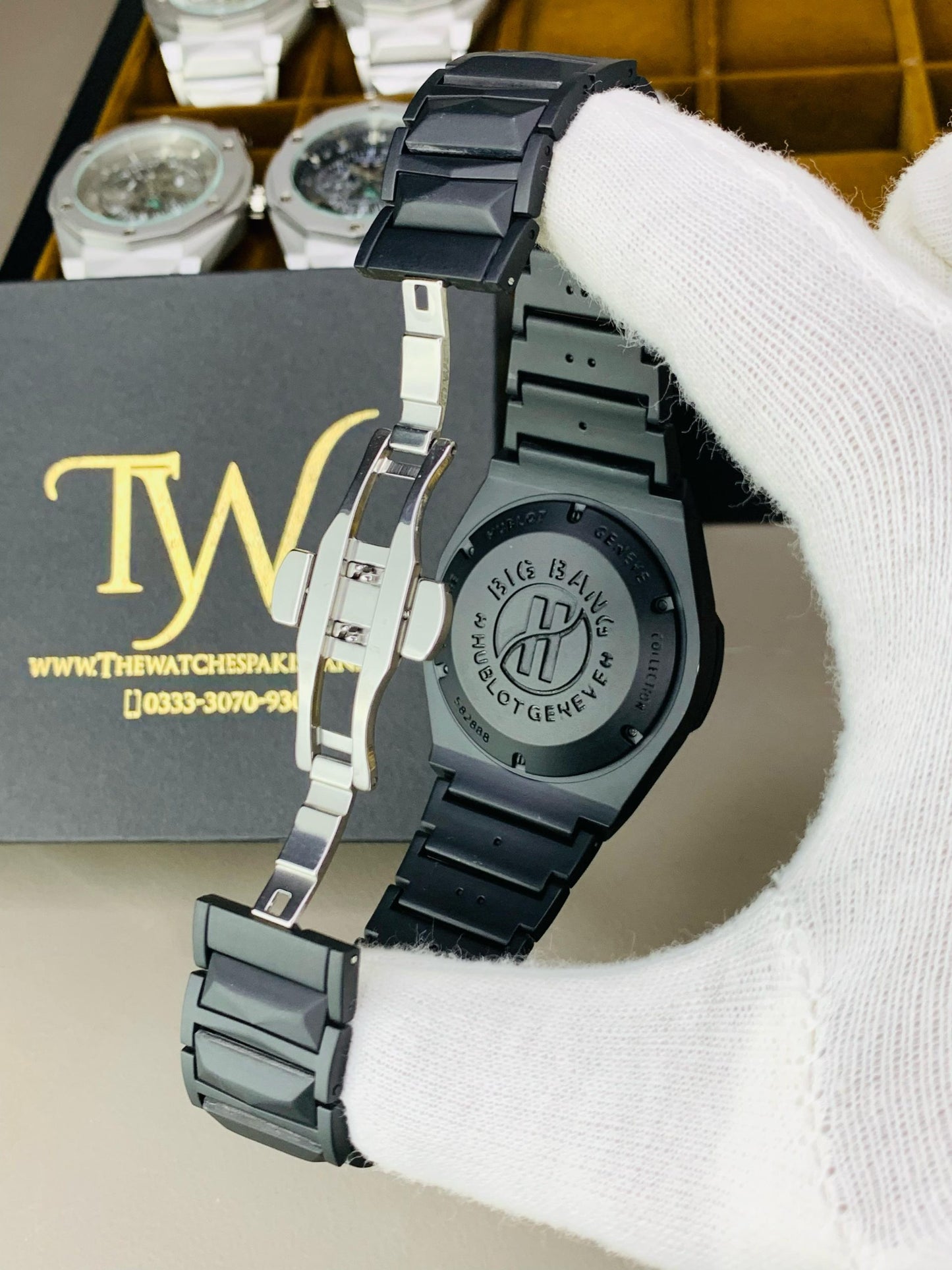 Diamond Cut Spider Black White