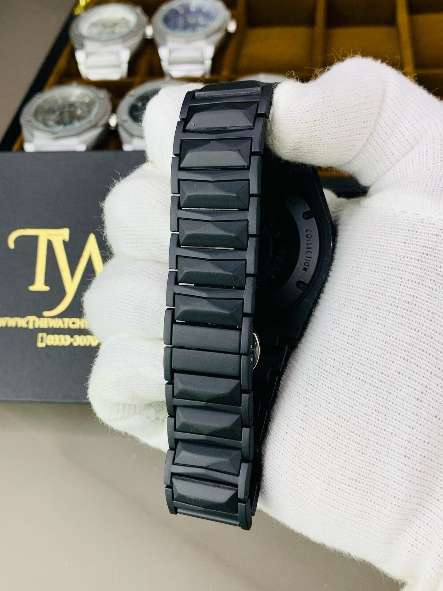 Diamond Cut Spider Full Black