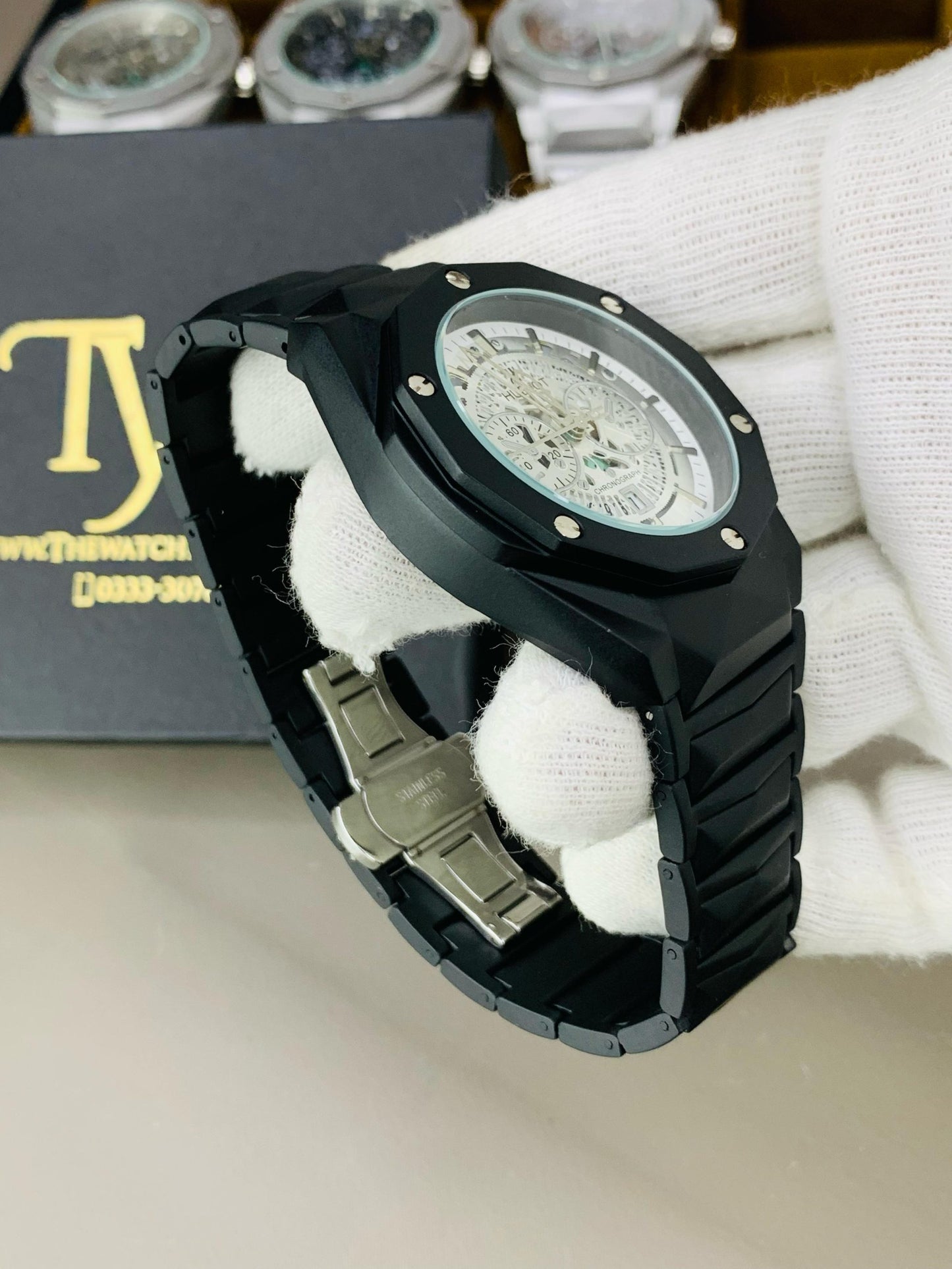 Diamond Cut Spider Black White