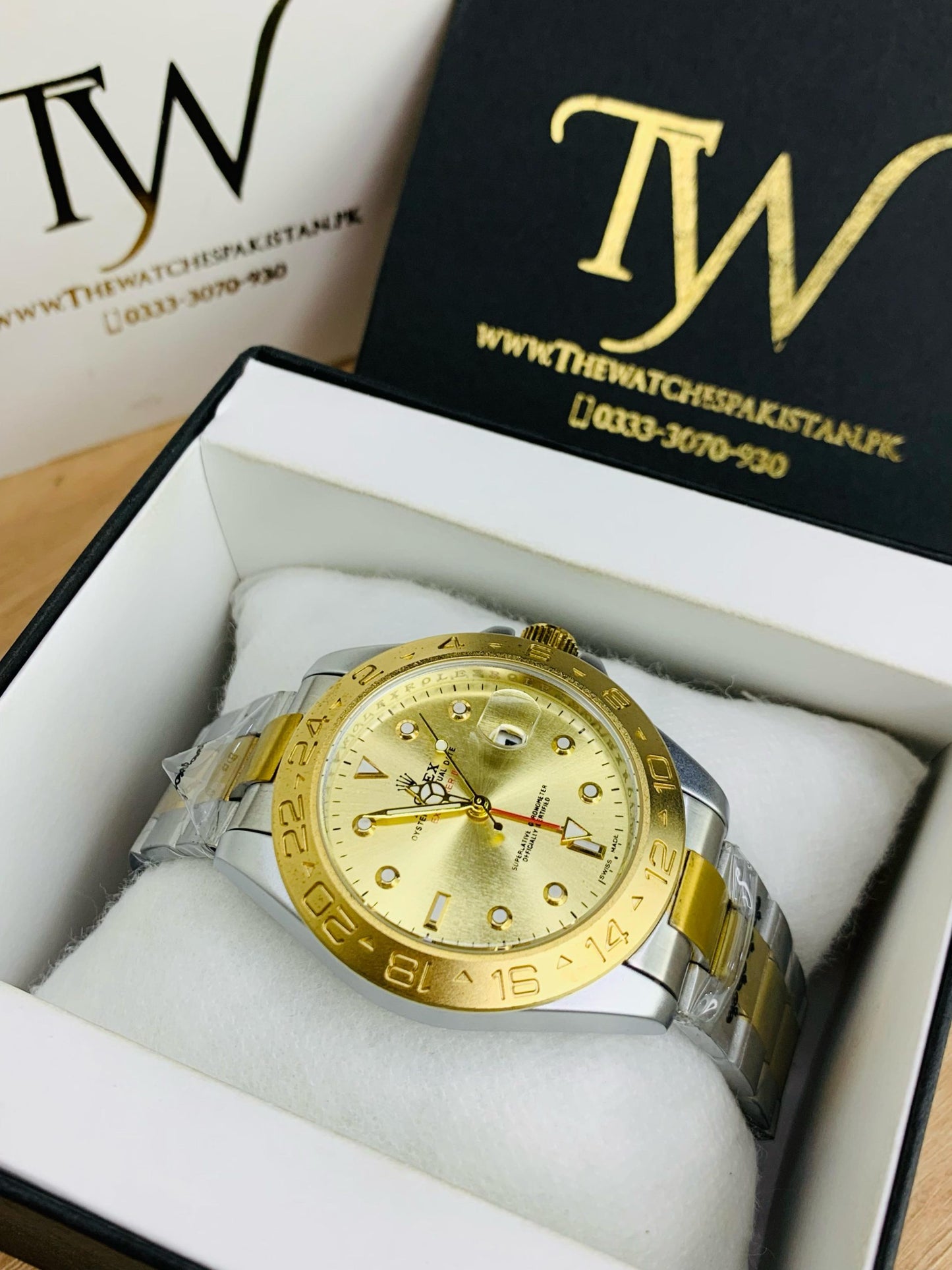 Two Tone Golden Plain Dial