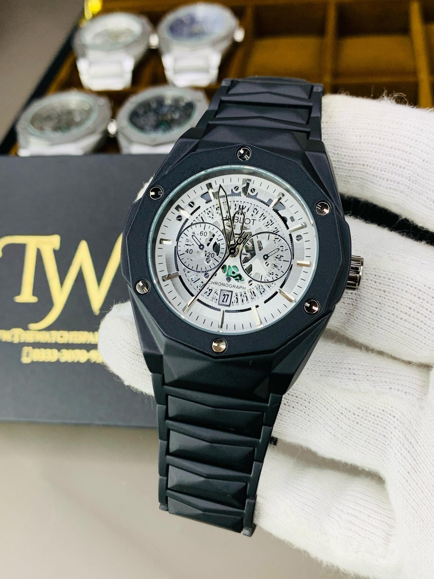 Diamond Cut Spider Black White