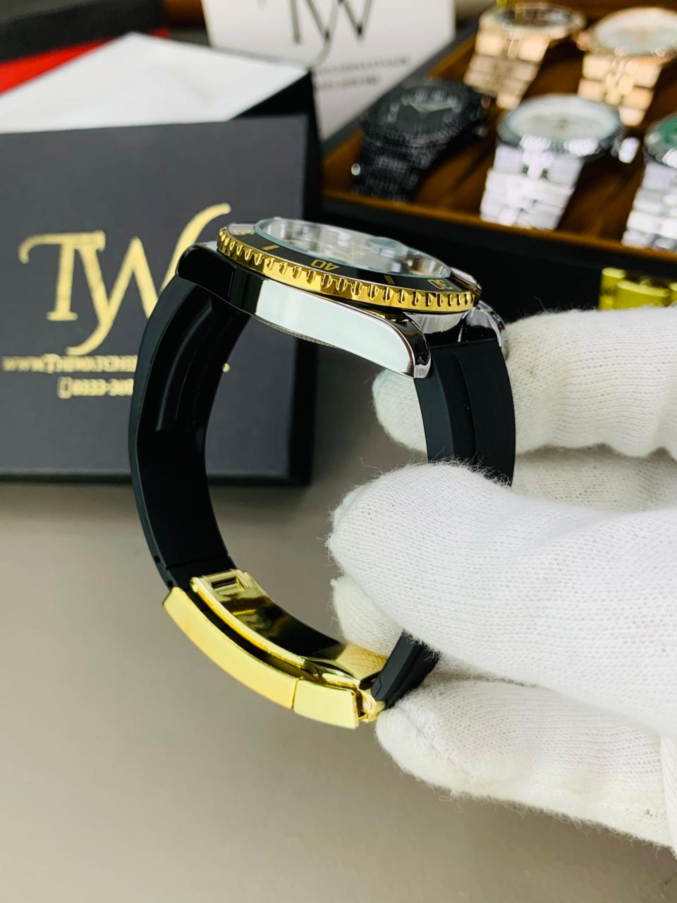 GMT II In Strap Golden Case