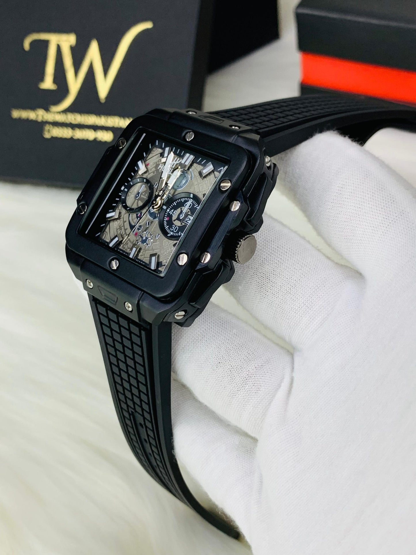 HB Square Full Black !