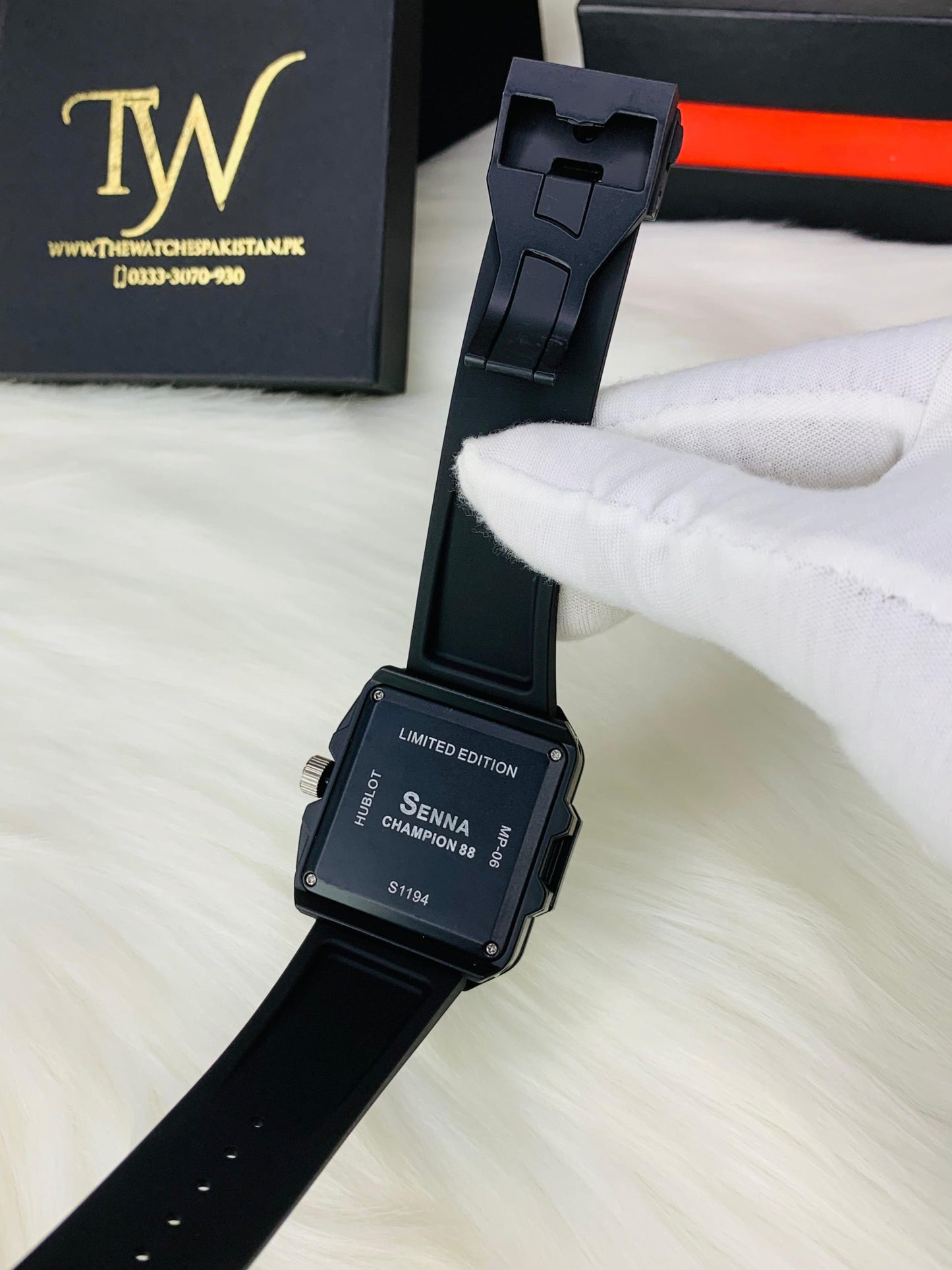 HB Square Full Black !