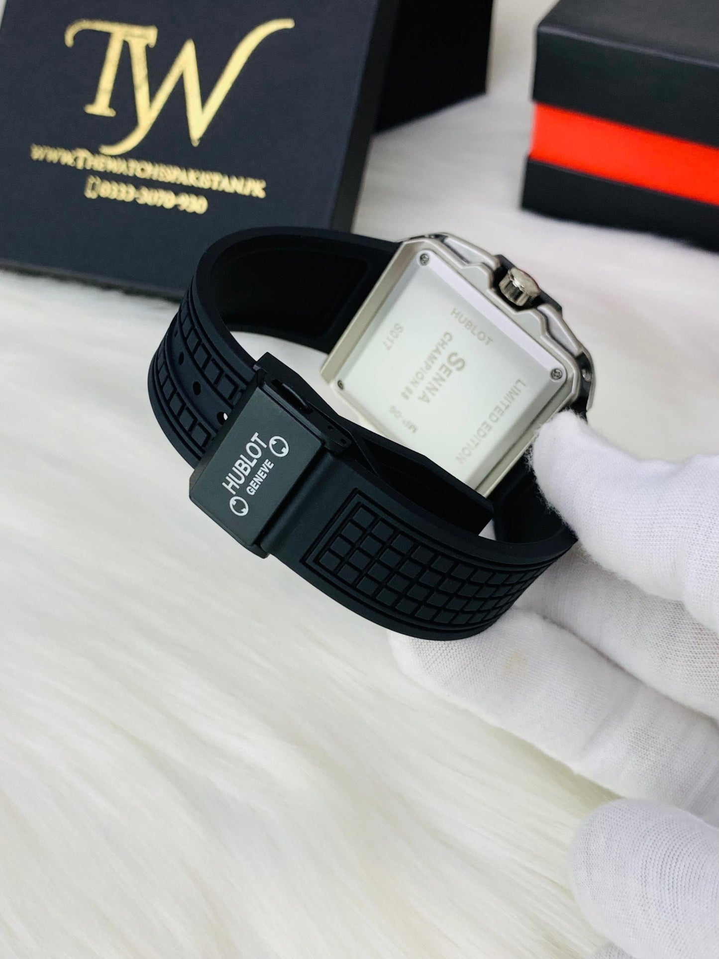 HB Square Full Black !