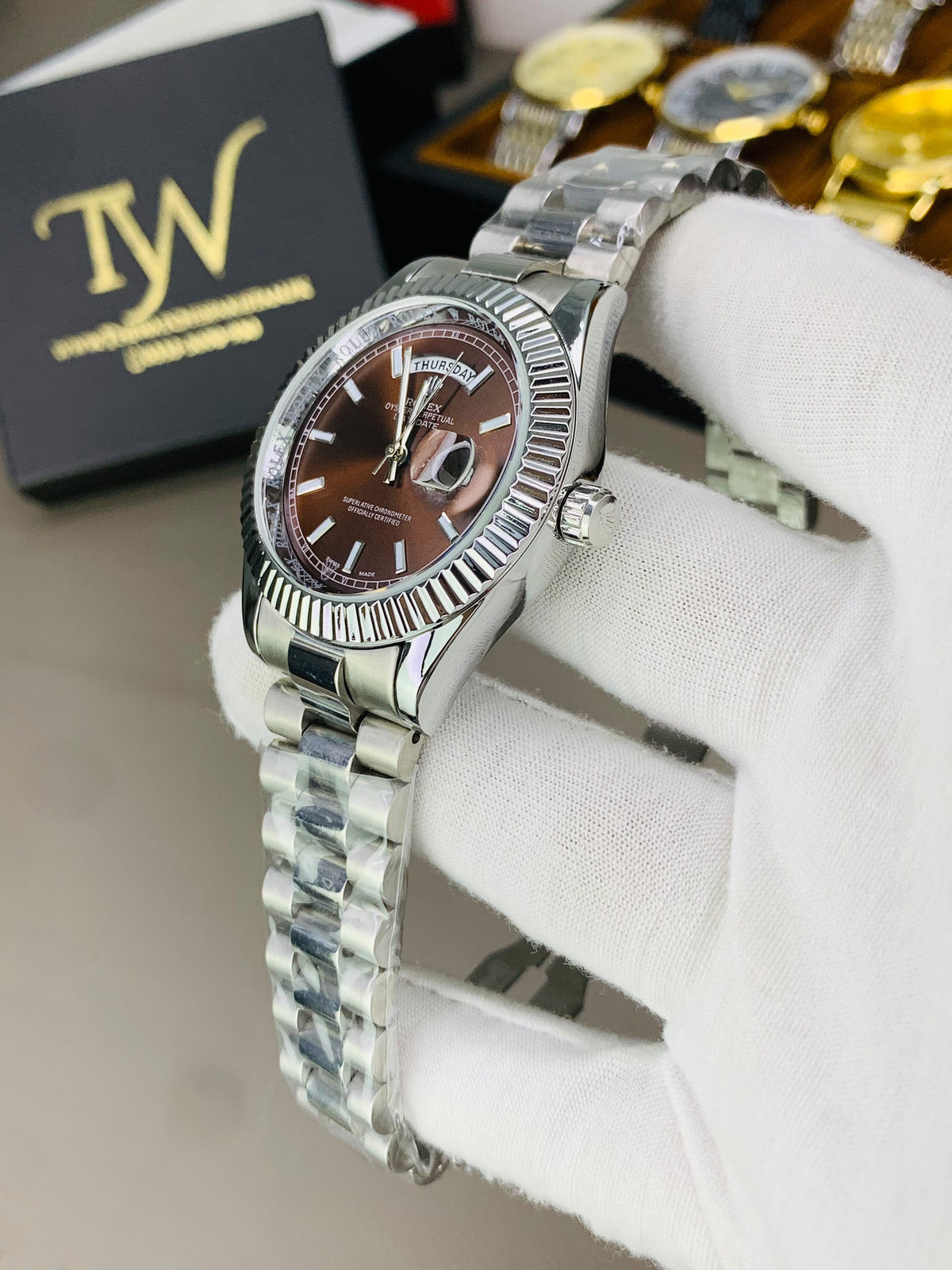 Oyster Chocolate Dial